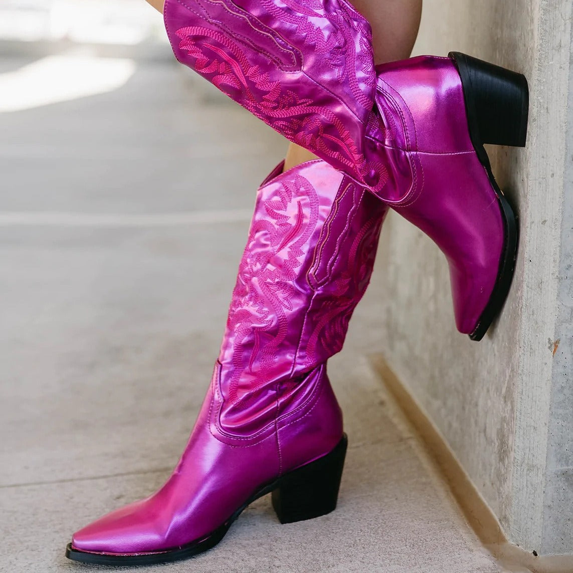 Embroidered Pointed Toe Thick Heel Western Boots